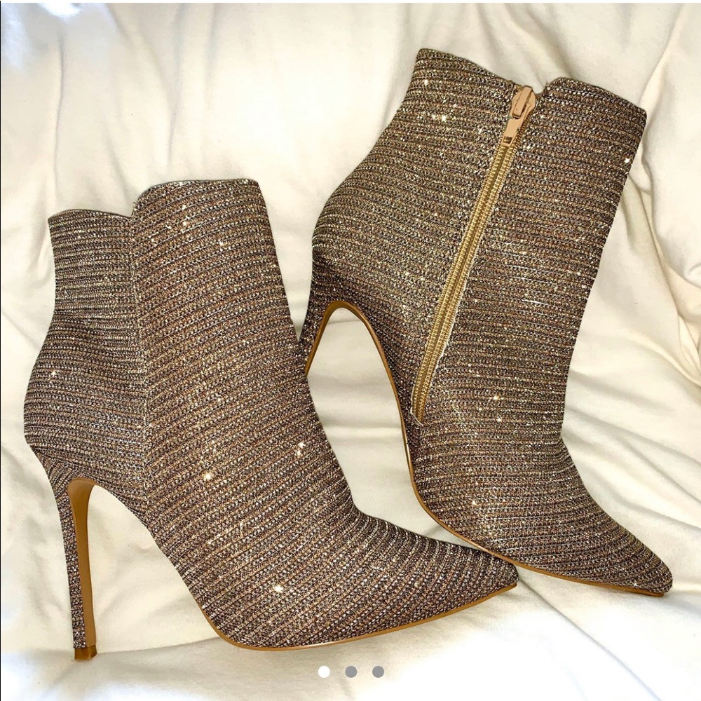 Sparkled detailed booties
